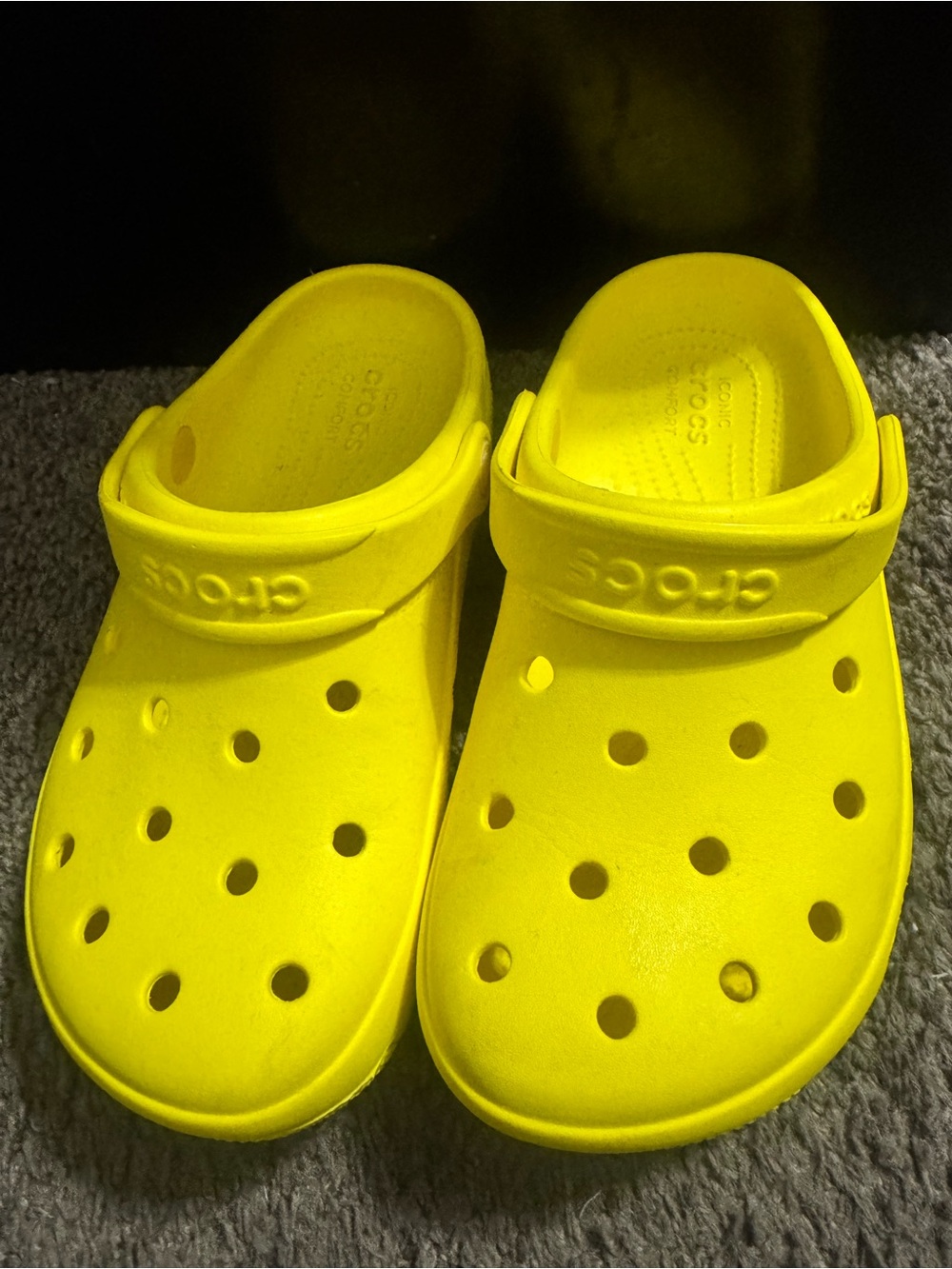 CROCS Classic Clog in Bright Yellow